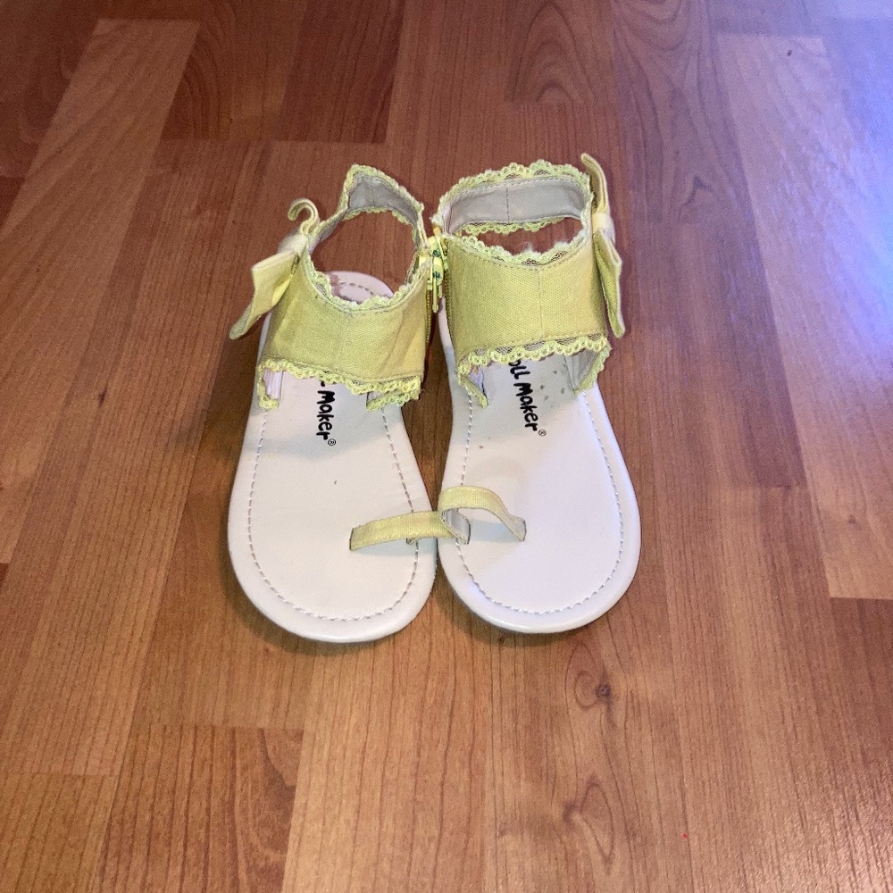 Girls yellow sandals sz 12